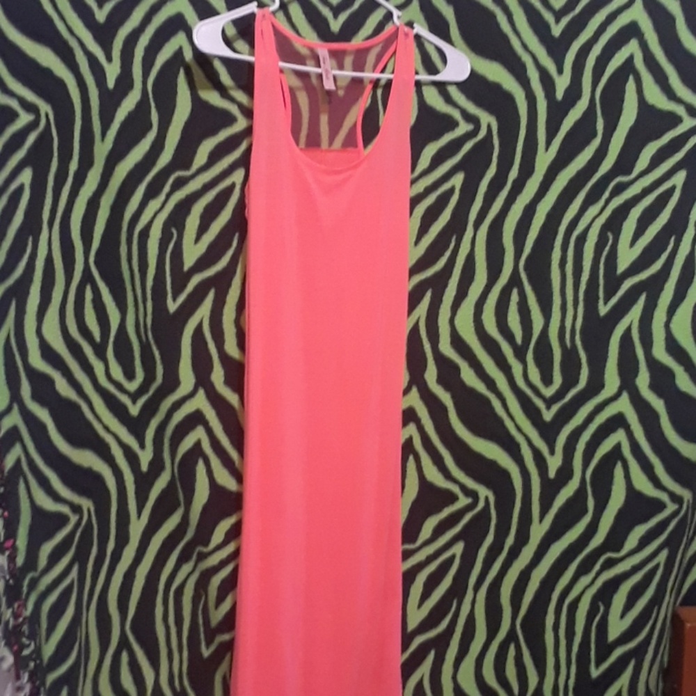 True rock, orange sundress